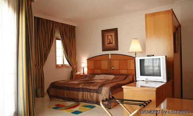Dolphin Hotel Apartments Dubai Esterno foto