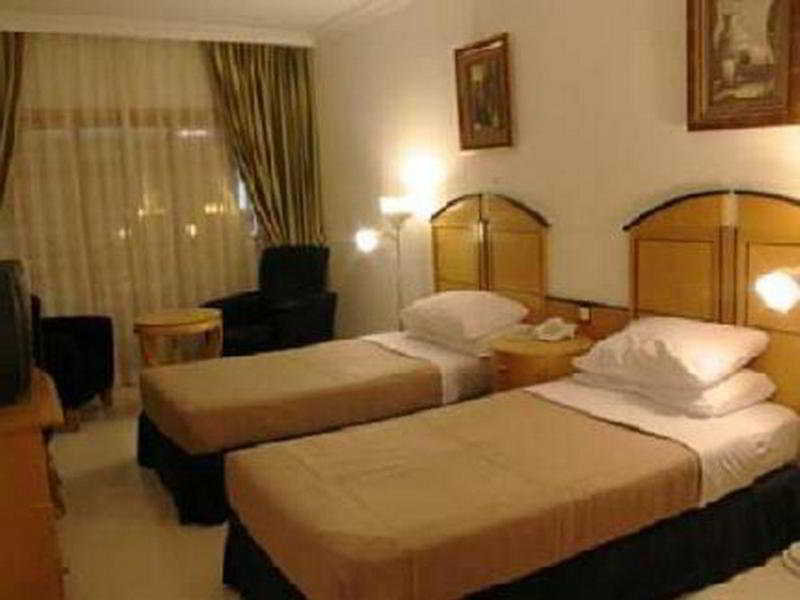 Dolphin Hotel Apartments Dubai Esterno foto